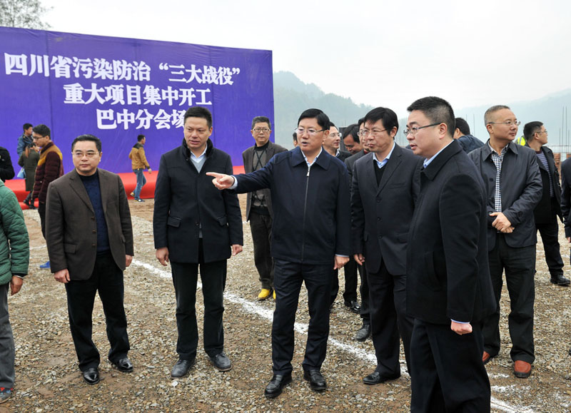 何平800.jpg