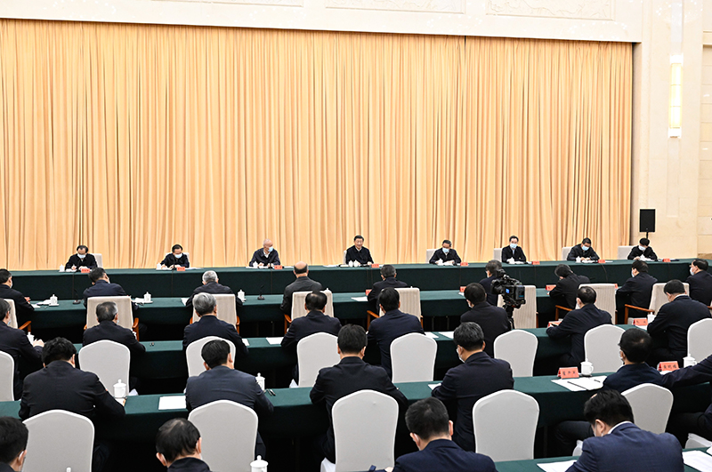 习近平在河北考察并主持召开深入推进京津冀协同发展座谈会时强调
以更加奋发有为的精神状态推进各项工作
推动京津冀协同发展不断迈上新台阶
李强丁薛祥出席座谈会 蔡奇陪同考察并出席座谈会「相关图片」
