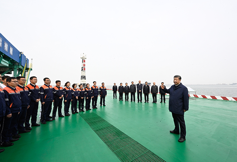 习近平在河北考察并主持召开深入推进京津冀协同发展座谈会时强调
以更加奋发有为的精神状态推进各项工作
推动京津冀协同发展不断迈上新台阶
李强丁薛祥出席座谈会 蔡奇陪同考察并出席座谈会「相关图片」