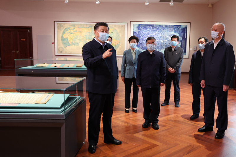 习近平在文化传承发展座谈会上强调
担负起新的文化使命
努力建设中华民族现代文明
蔡奇主持「相关图片」