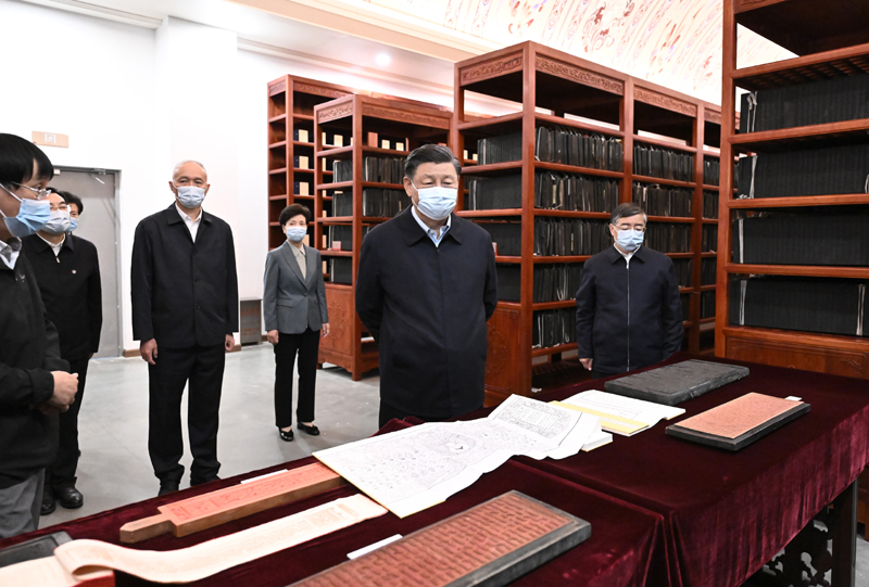 习近平在文化传承发展座谈会上强调
担负起新的文化使命
努力建设中华民族现代文明
蔡奇主持「相关图片」