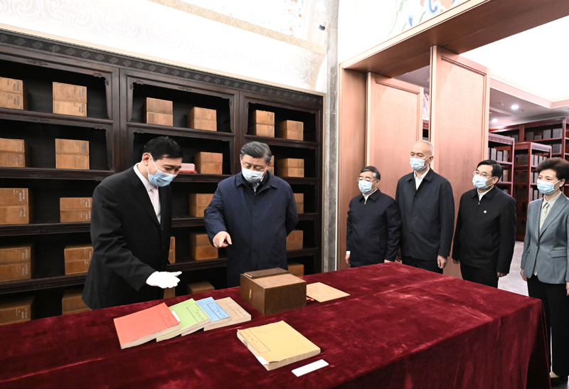 习近平在文化传承发展座谈会上强调
担负起新的文化使命
努力建设中华民族现代文明
蔡奇主持「相关图片」
